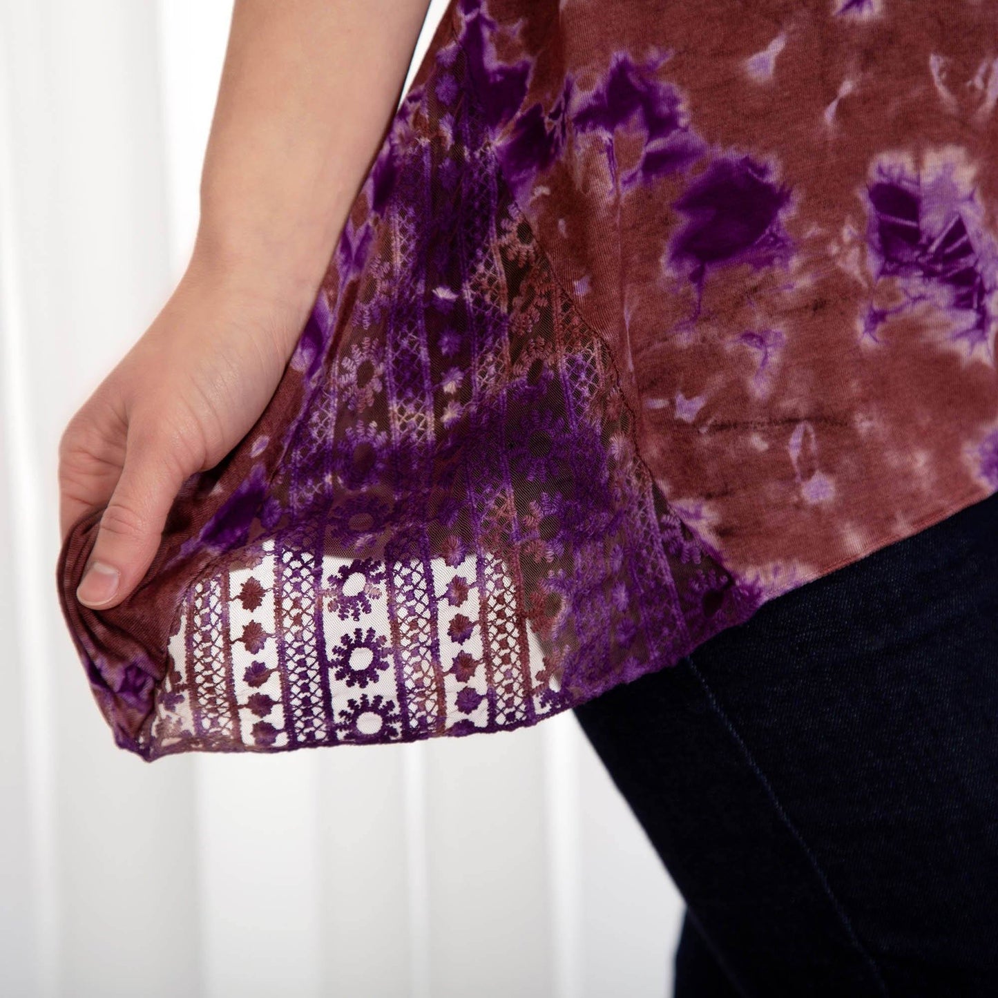 Tie-Dyed Lace-Hip Sleeveless Tunic