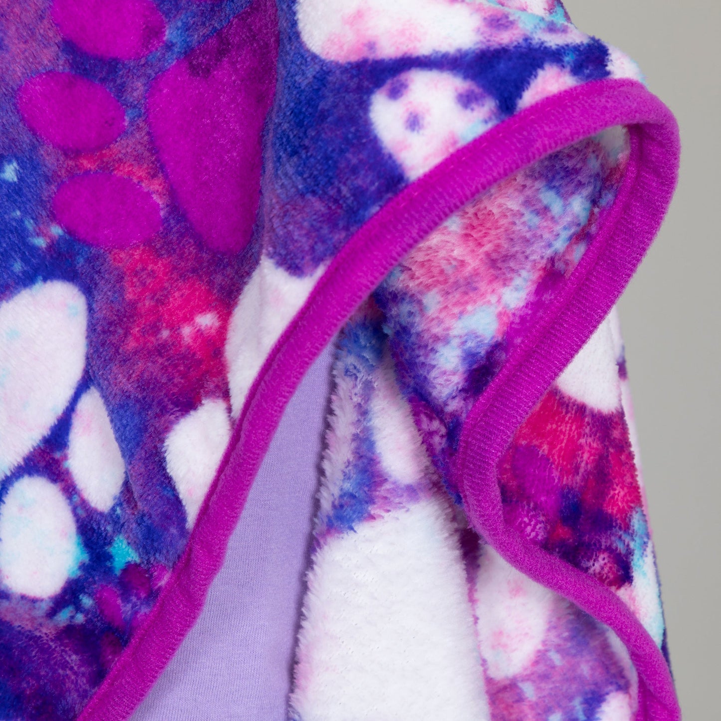 Super Cozy™ Paw Print Pocket Shawl