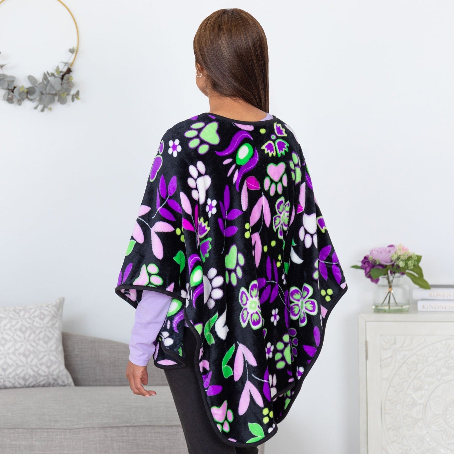 Super Cozy™ Paw Print Pocket Shawl