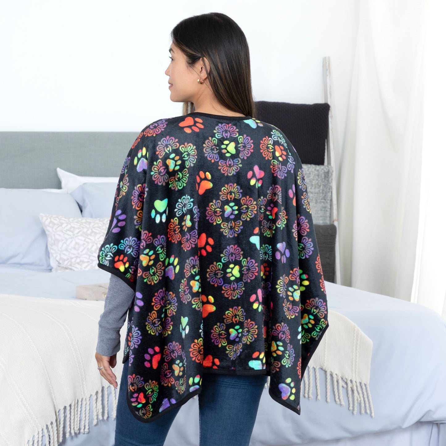 Super Cozy™ Paw Print Pocket Shawl