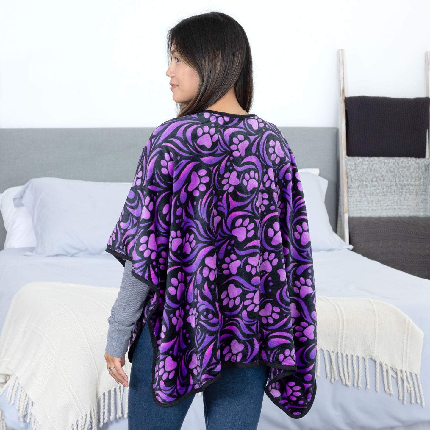 Super Cozy™ Paw Print Pocket Shawl