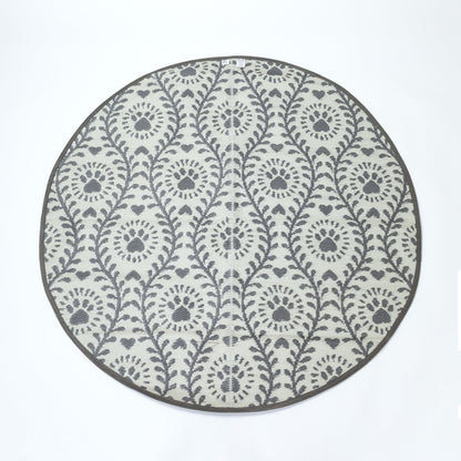 Blooming Paw Print Vines Reversible Patio Rug