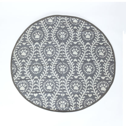 Blooming Paw Print Vines Reversible Patio Rug